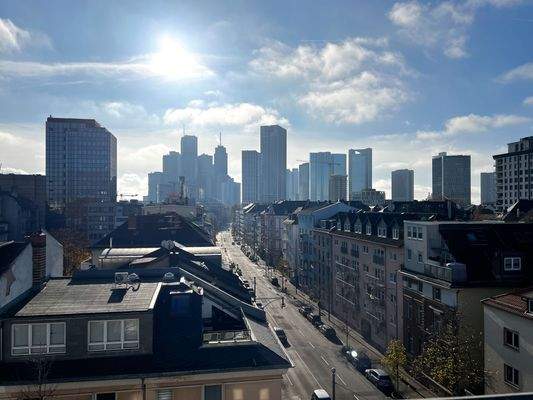 Arbeitszimmer mit Skyline-Blick (2)