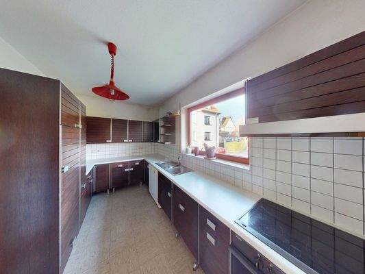 EG Küche. Blick Zufahrtsweg