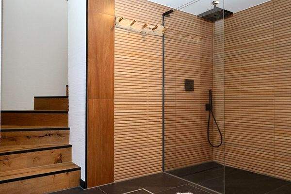 Bodentiefe offene Dusche