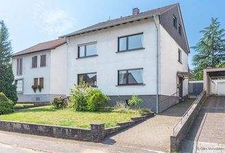 Zwei- bis Dreifamilienhaus in bevorzugter Wohnlage