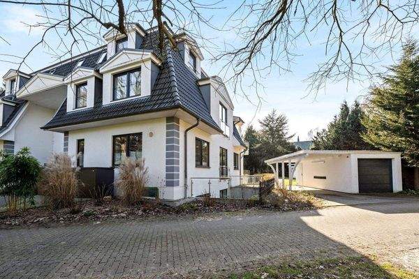 3 Hausansicht, Garage.jpg