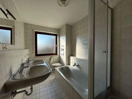 Badezimmer mit WM-Anschluss