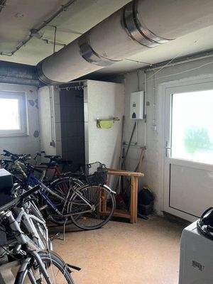 Keller mit Zugang in den Garten.jpg