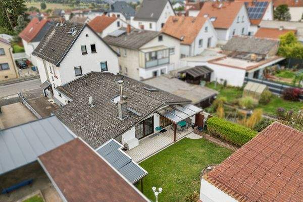 Luftaufnahme Bungalow mit Garten