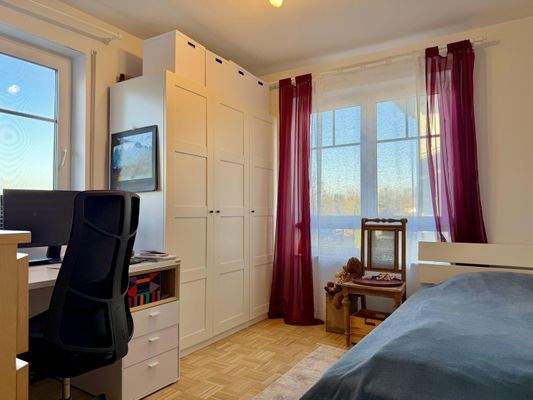 Kinder-/ Arbeitszimmer