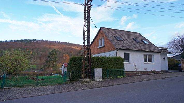 Grundstücksansicht von der Straße aus