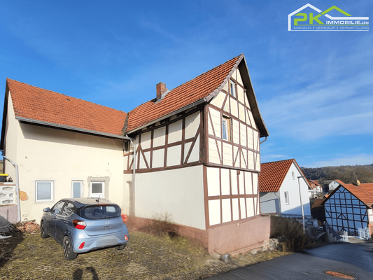 Außenansicht mit Stellplatz