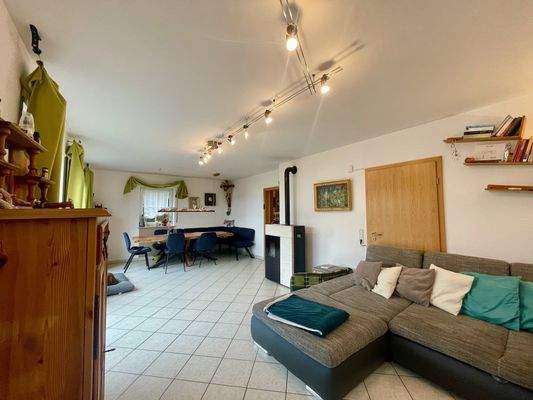 Großes Wohnzimmer im EG