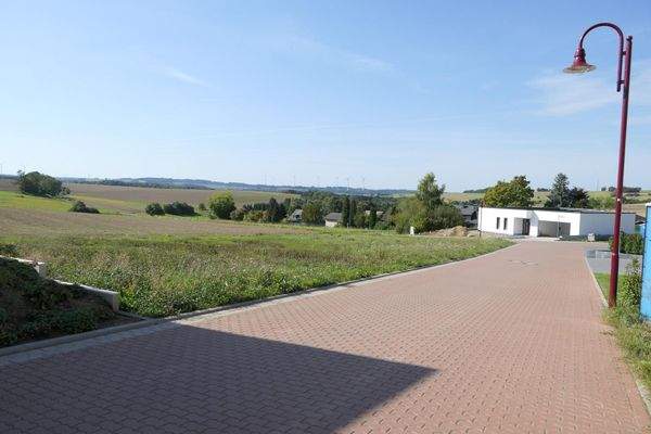 Blick vom Grundstück ins Grüne