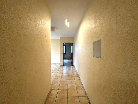 Flurbereich, hin zu dem ...