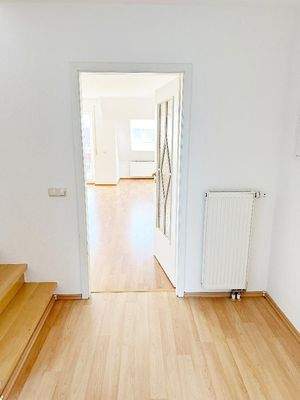 Flurbereich mit Blick Richtung Wohnzimmer