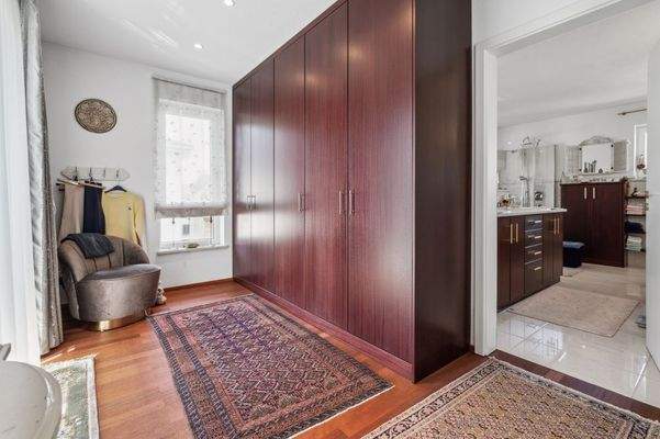 Ankleidezimmer im OG