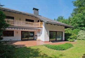 Hausansicht mit Südterrasse