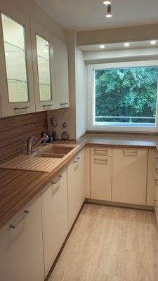 Helle Einbauküche...