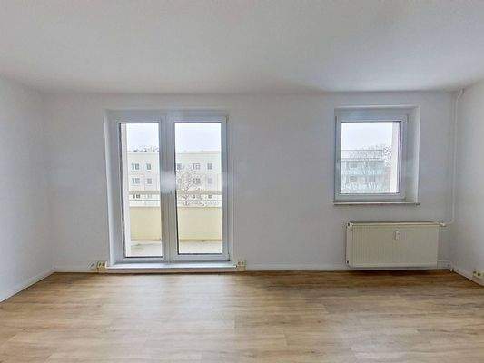 Ansicht II: Wohn- und Esszimmer mit offenem Küchenbereich