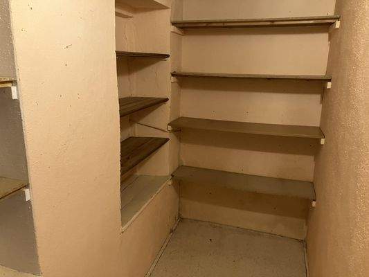 Abstellraum/begehbarer Kleiderschrank EG