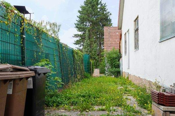 Hintere Gartenfläche Ein- bis Zweifamilienhaus