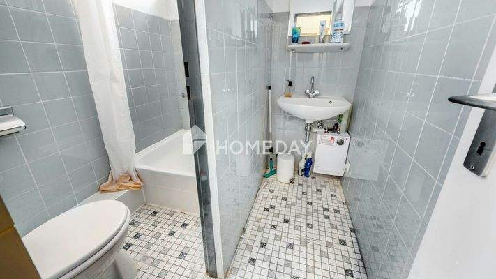 EG rechts Badezimmer 1