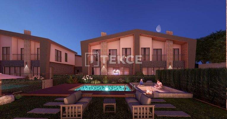 Nature and City View Villas in a Complex in İstanbul