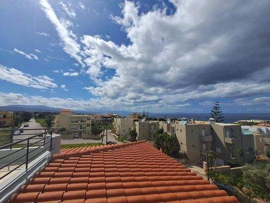 Große Villa mit offenem Meerblick und vier Mietwohnungen