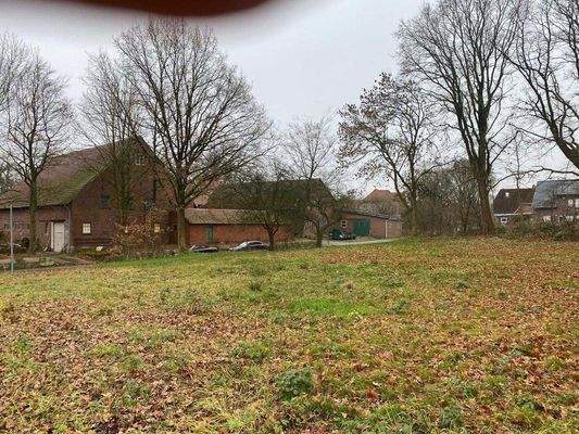 Blick auf das Grundstück  