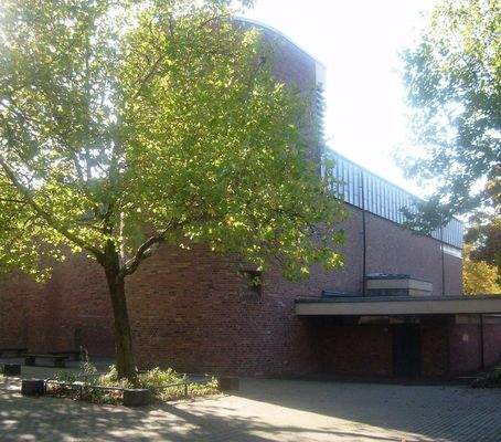 St. Adelheid Kirchplatz