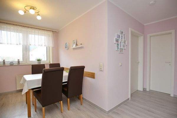 Essbereich mit Flur (älter)