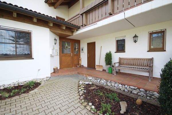 Herzlich willkommen – der Eingangsbereich verbindet Natur und Gemütlichkeit