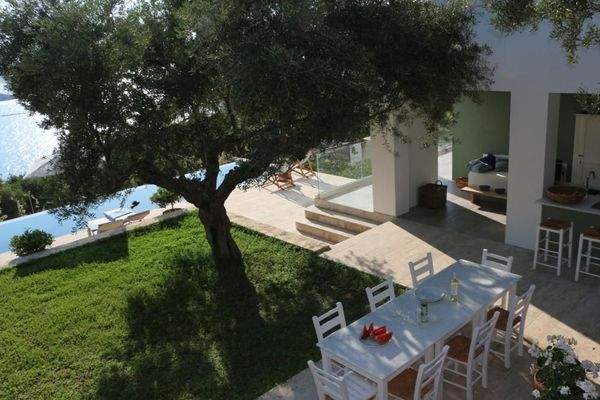 Kreta, Plaka: 2 Luxusvillen mit Tennisplatz, Olivenhain und atemberaubendem Meerblick zu verkaufen