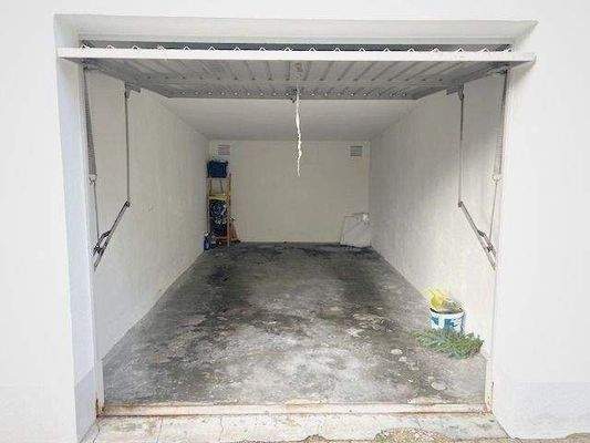 Garage (beispielhaft)