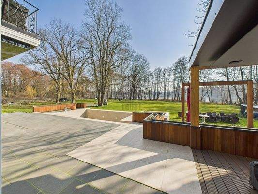 Terrasse Lounge Pool und Kino