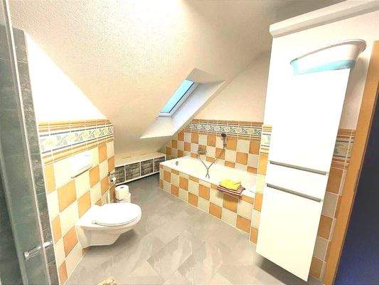 Badezimmer im Dachgeschoss