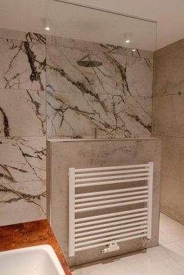 Elegante Walk-in- Dusche