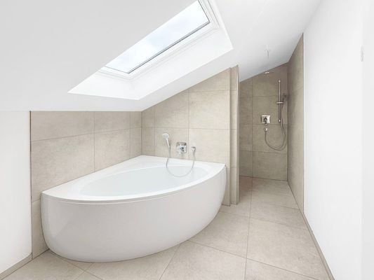 Badezimmer_1_Badewanne.jpg