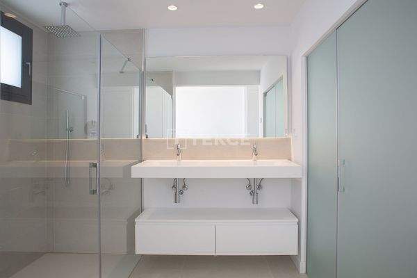 Sea-View Apartments in a Complex in Fuengirola, Spain