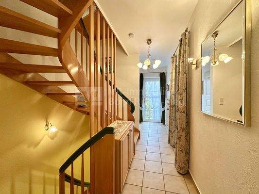 4894 Dielenbereich und offenes Treppenhaus EG