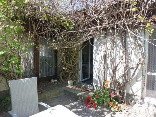 Terrasse (Küchentür offen)