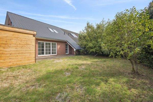 Blick vom Garten zum Haus Süd-West