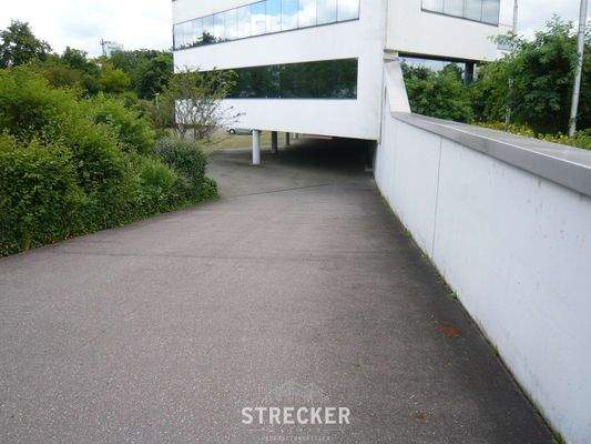 Zufahrt Stellplätze