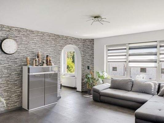 Wohnzimmer mit Blick Richtung Küche