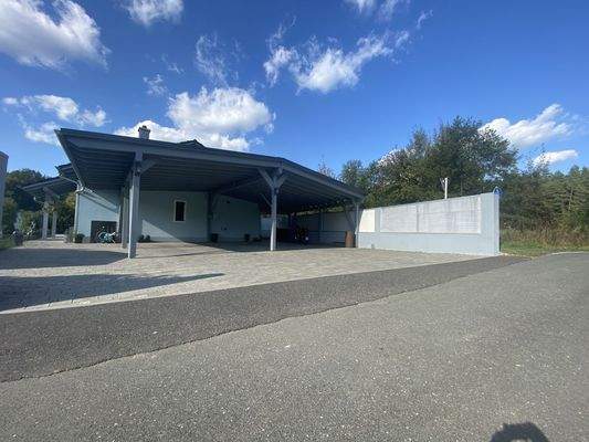 großer Carport