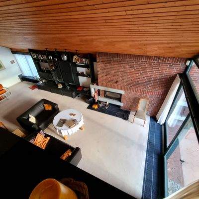 Blick von der Galerie in das Wohnzimmer