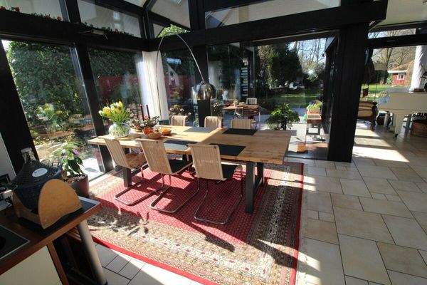 6 - Esszimmer mit Blick in den Garten