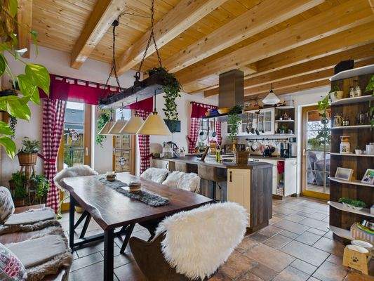 Küche mit Essbereich