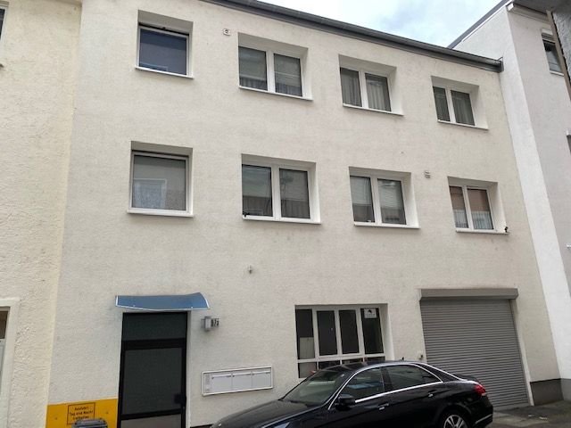 1 Familienhaus + Einliegerwohnung u.v.m.