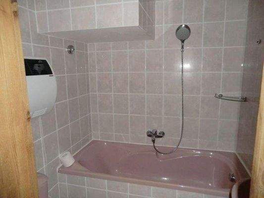 Bad einer 1-Zimmer-Wohnung.JPG