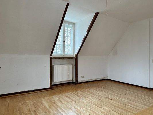 großes Kinderzimmer 1 im DG (teilbar)