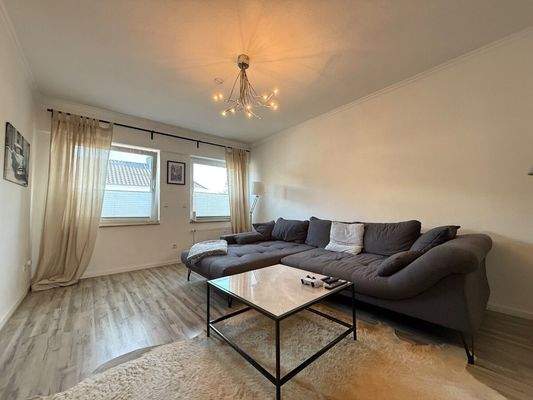 Geräumiges Wohnzimmer