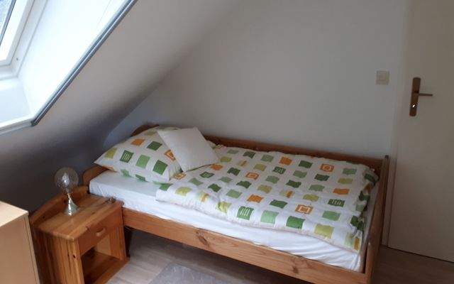 Schlafzimmer rechte Seite.jpg