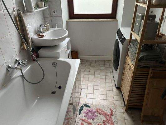 mit Badewanne, Waschmaschinenanschluss